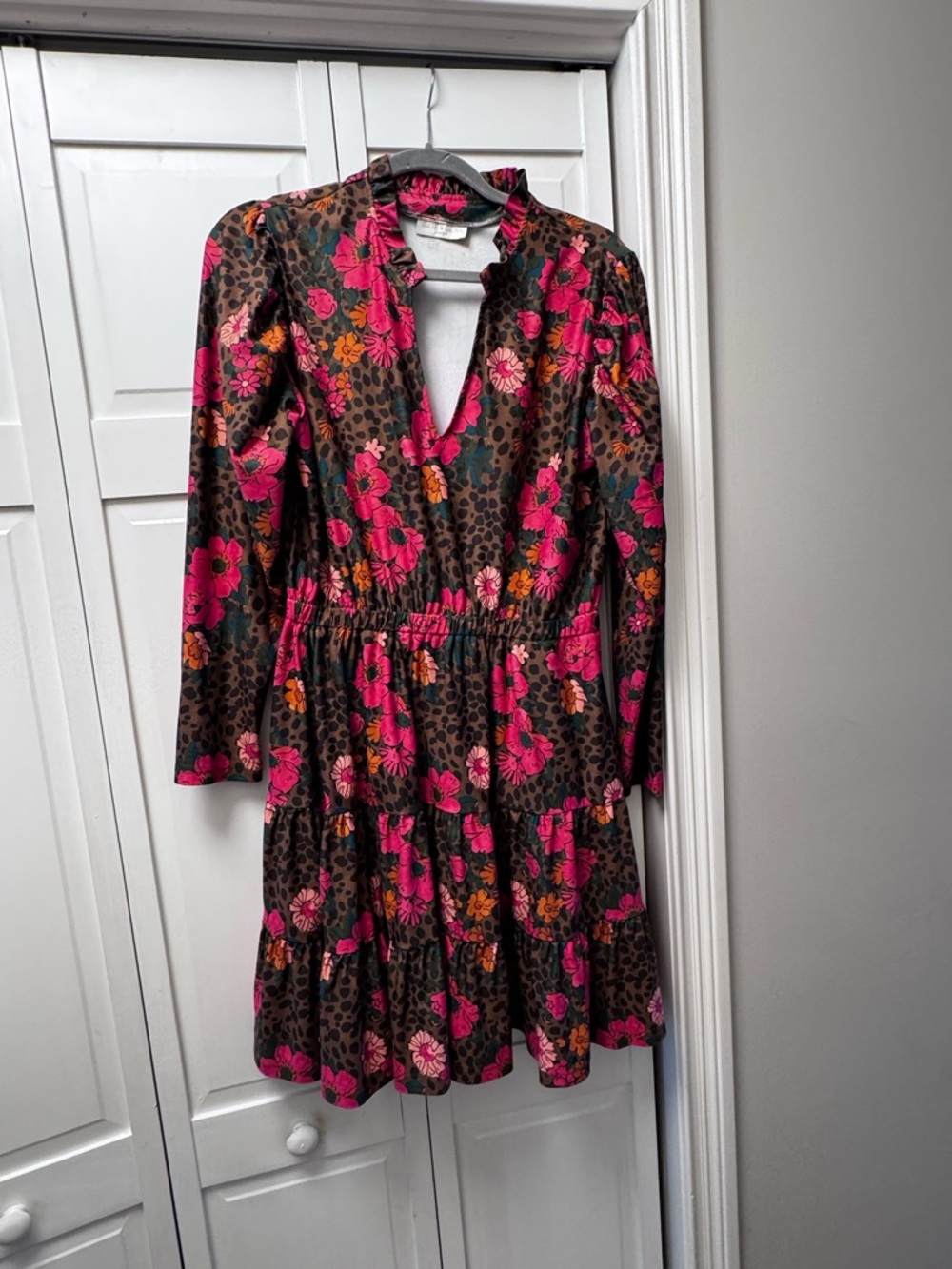 Floral Print Tiered Mini Dress in Fuchsia and Brown